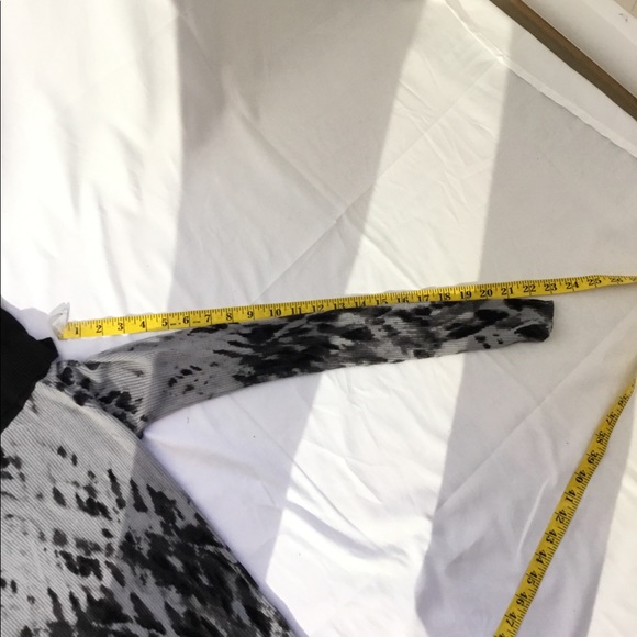 Rock & Republic Off The Shoulder Tie Dye Top NWT - Picture 4 of 9